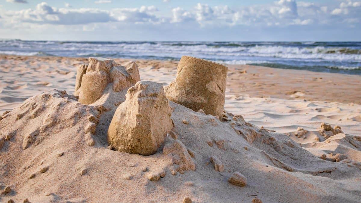 Pandemiczne wakacje – jechać czy zostać w domu?