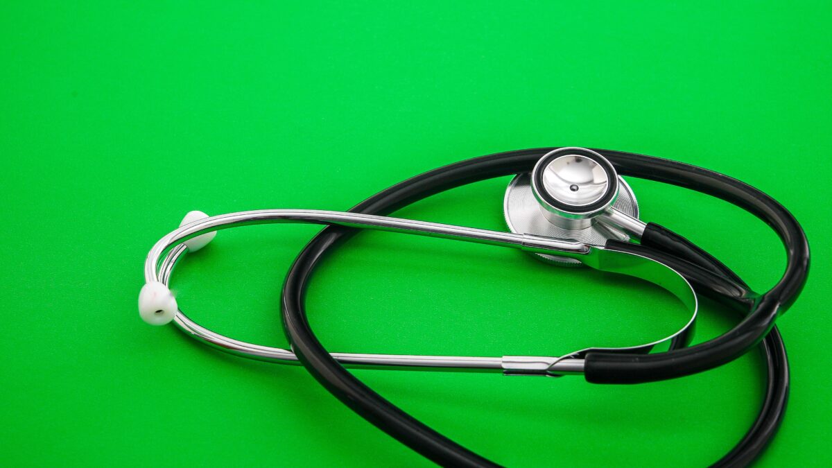 Największe zalety i wady grupowych ubezpieczeń zdrowotnych dla pracowników. Na co zwracać uwagę przy wyborze ubezpieczenia?
